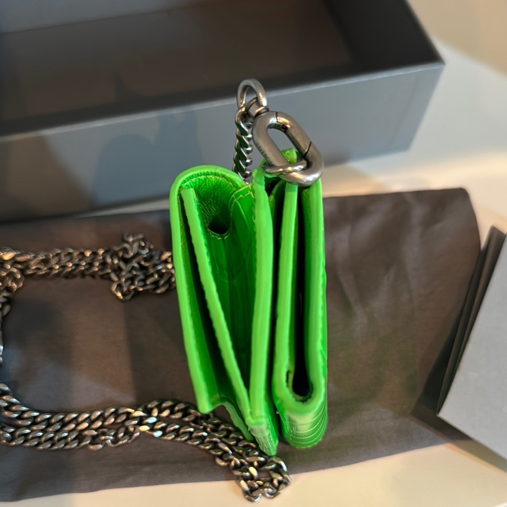 Balenciaga croc embossed Leather Minaudiere with chain - Picture 4 of 7